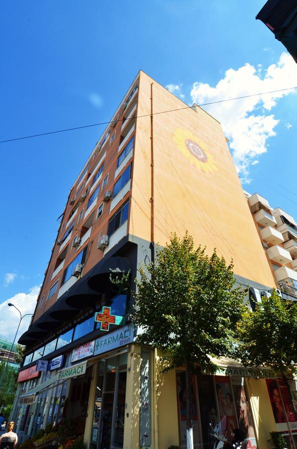 Studio Silva 2 Tiranë Luaran gambar
