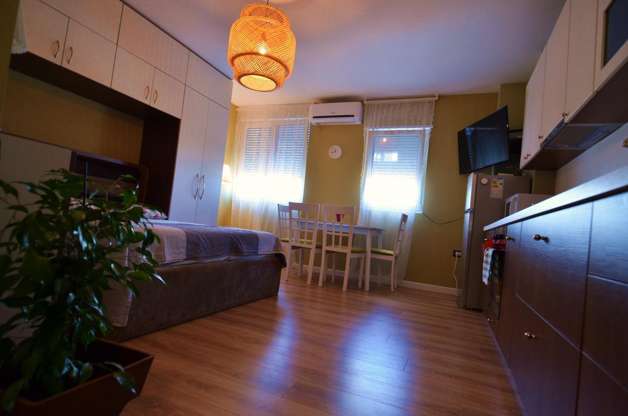 Studio Silva 2 Tiranë Luaran gambar